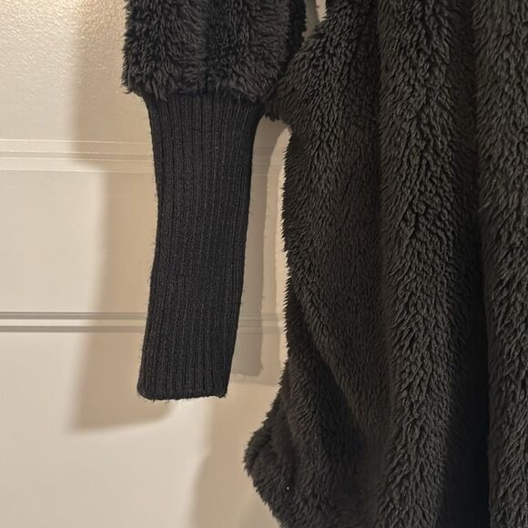 Fashion Nova hooded faux fur jacket, NWT - Picture 4 of 7